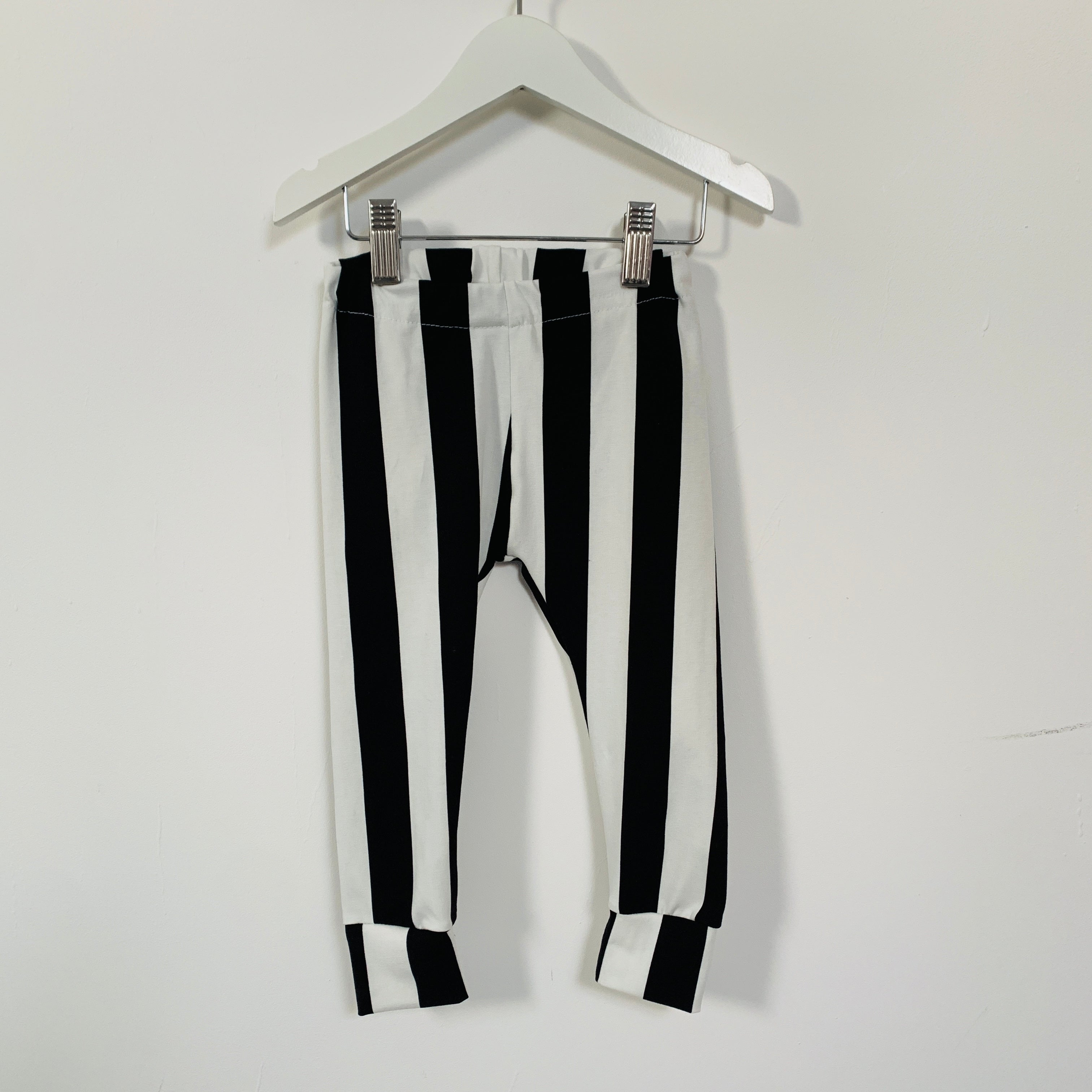 Girls Legging Kids Black & White Vertical Stripes Striped Fashion Leggings  7-13Y : : Clothing, Shoes & Accessories