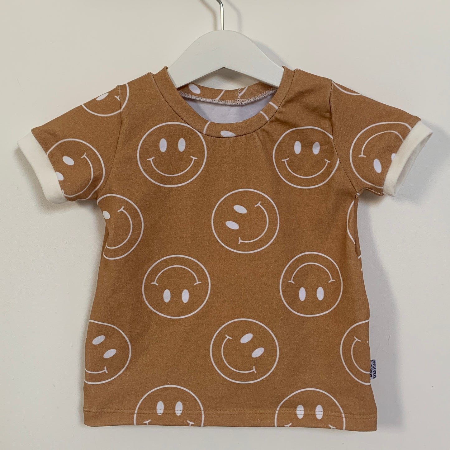 Smiley Face Organic Beige T-Shirt & Shorts SIZE 2-3