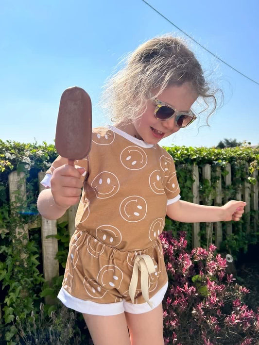 Smiley Face Organic Beige T-Shirt & Shorts SIZE 2-3
